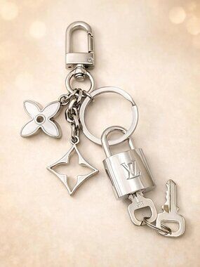 Authentic LV Gold Padlock 🔒 Unbranded Flower Charm for Louis Vuitton Bags